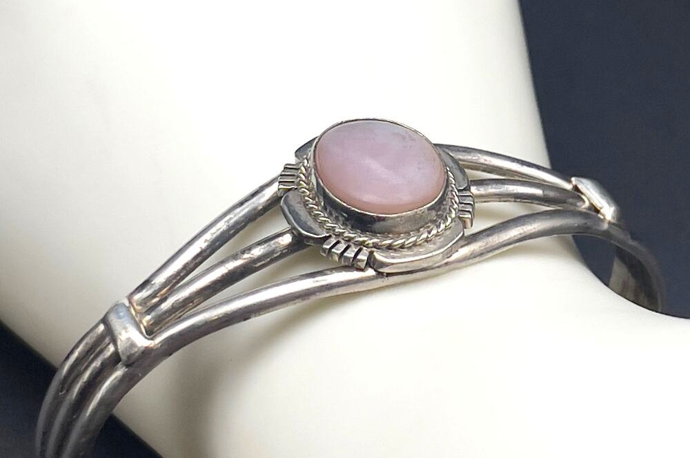 Larose Ganadonegro Sterling Silver Pink Shell Cuff Bracelet Navajo Silversmith